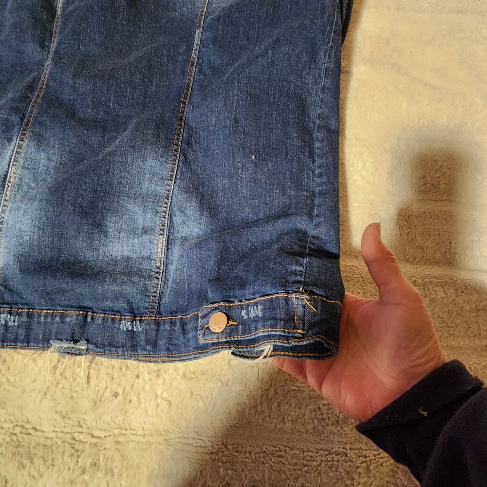 Dollhouse Womens Sz 1X Denim Jacket Blue Distressed Dark Wash Stretch Pockets - Picture 12 of 14